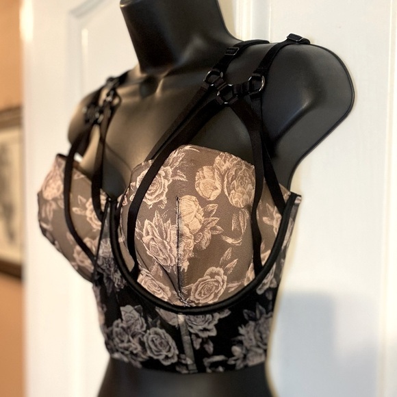 “VICTORIA’S SECRET” Luxe Floral Strappy Mesh Bustier - Picture 10 of 16
